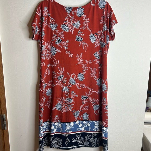 J. Jill Rust Red Blue Floral Dress Womens M Lightweight Pockets Casual Travel - Picture 7 of 8